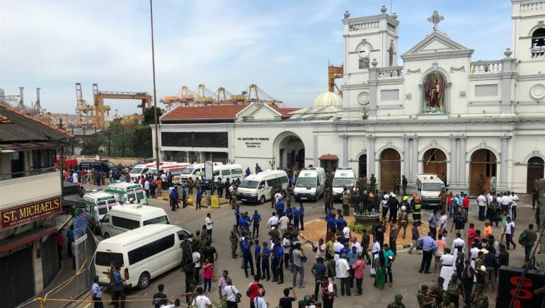 Sri-Lankan-military-officials-stand-guard-in-front-of-the-St.-Anthonys-Shrine-Kochchikade-church-after-an-explosion-in-Colombo-Sri-Lanka-April-21-2019.-REUTERSDinuka-Liyanawatte-1-770x435